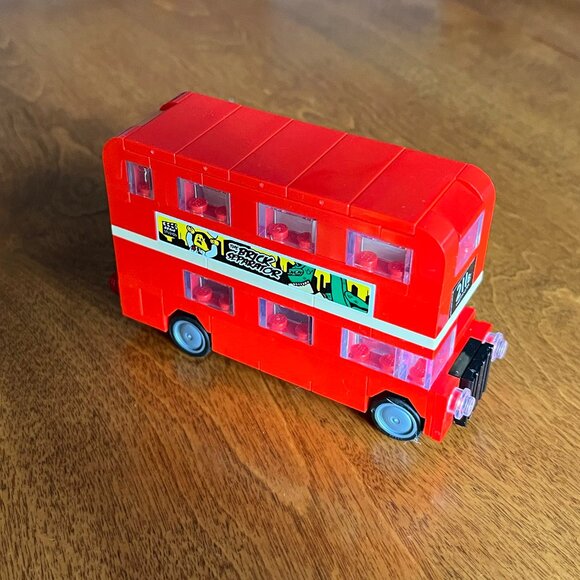 Lego double-decker London bus set 40220 - Picture 2 of 6